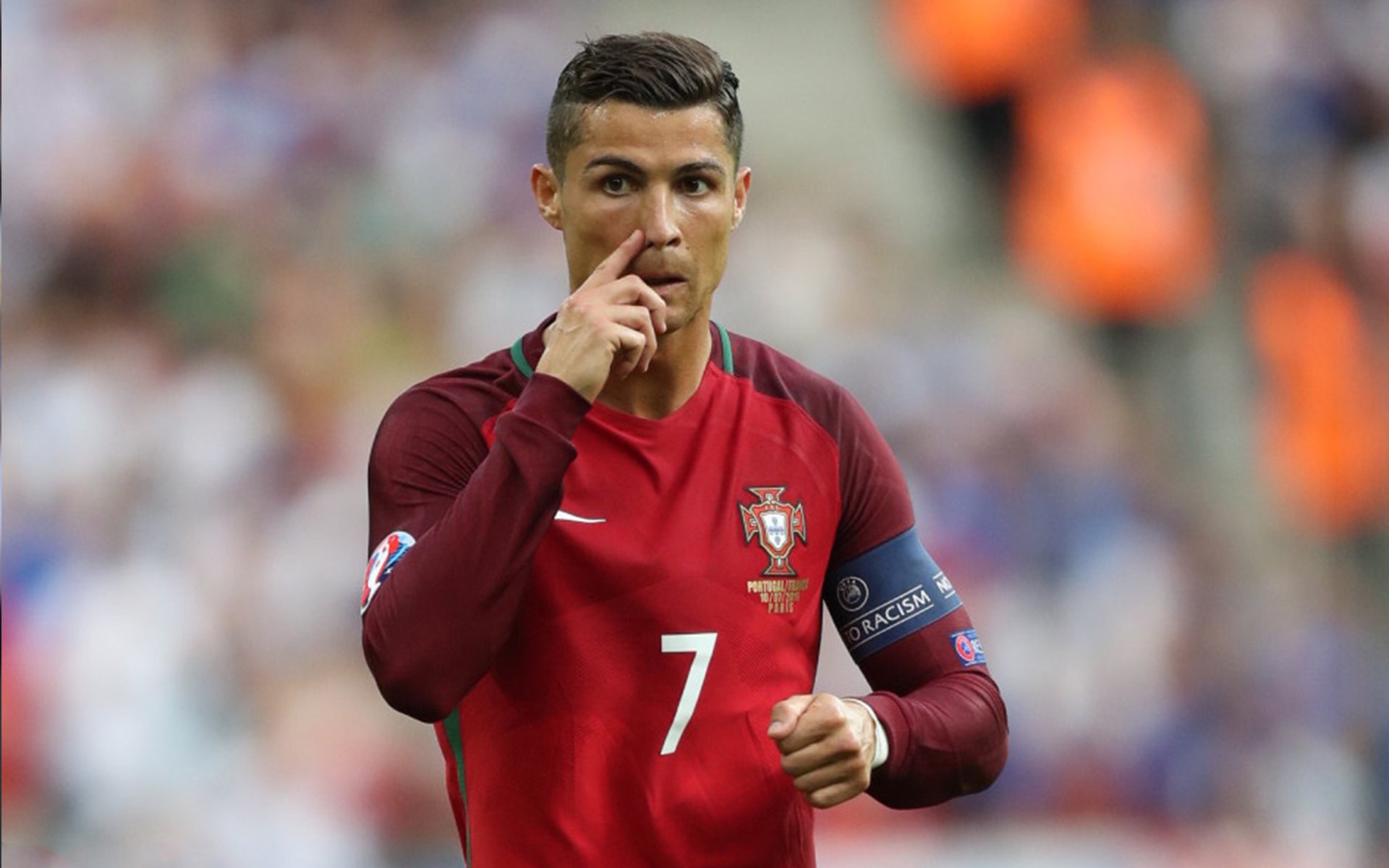 林丹被授予羽毛球推广公益奖章，林丹羽毛球奖项